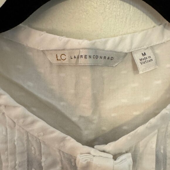 Lauren Conrad Sleeveless Blouse Women’s Medium White Pleated Bow Front Top Sheer - Picture 3 of 3